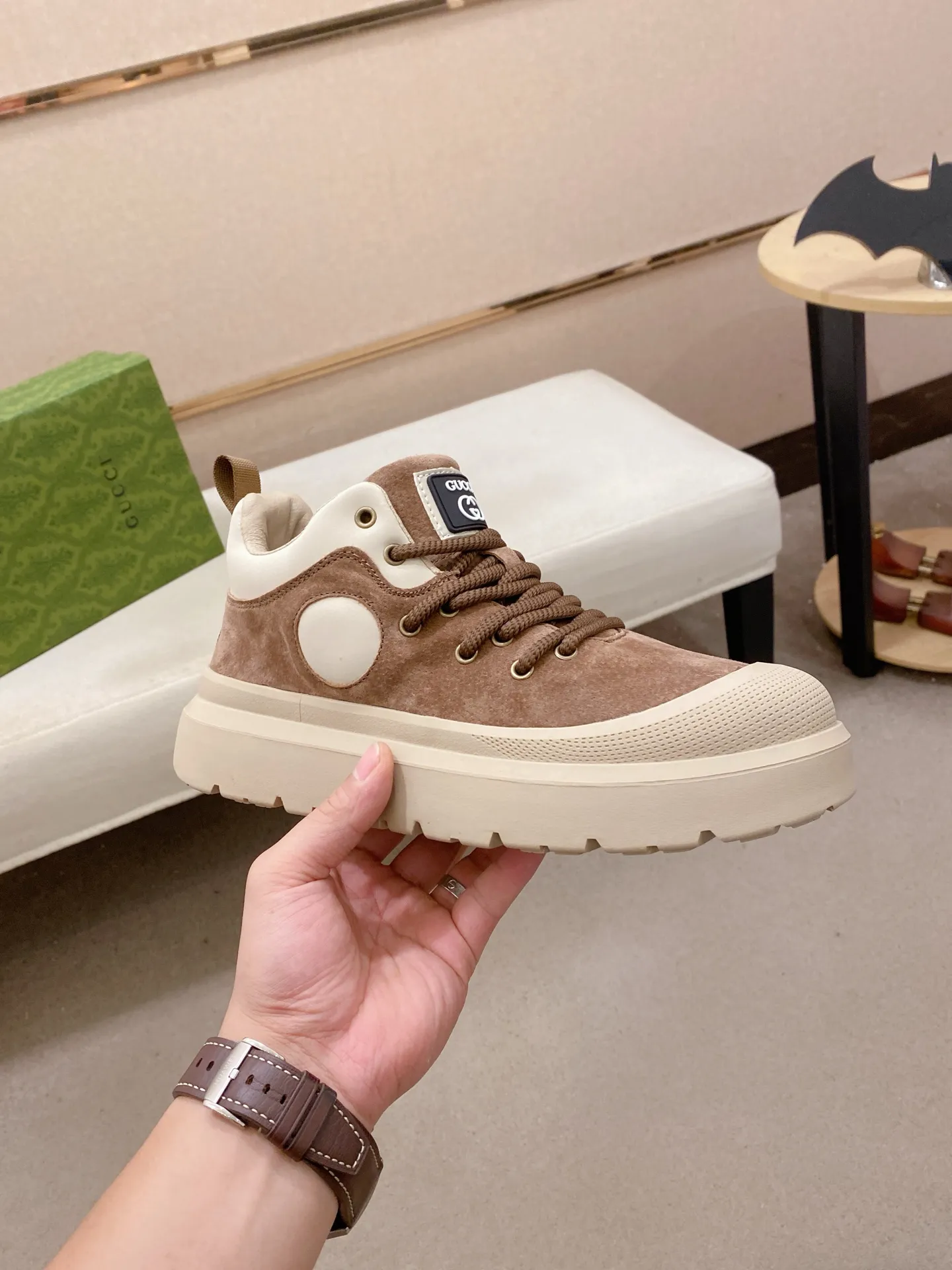 Men's men's shoes 💰 462💰🇮🇹🇮🇹GUCCI (Gucci) top 🔍🔍 new models are on sale at the same time at the counter. The uppers 🇮🇹 are imported from Italy and are made of top-grain cowhide. Fully imported genuine leather lining 💪💪, completely 1⃣️ to 1⃣️ replica 🇮🇹💪💪, ⚠ sole: original sole provided by the original factory, exclusive movable molded sole super comfortable, ⚠ original factory follow-up, 🔍🔍 high quality, you can go in and out of the counter at will, welcome to compare⚠. Code number:38-44